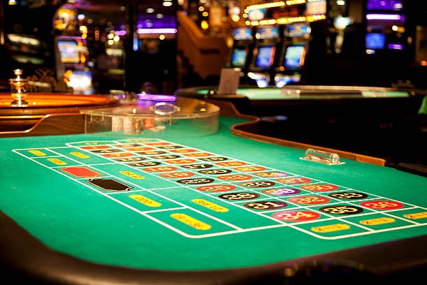 Mobile phone showing aksara 178 draw schedule with upcoming football and live-dealer tables